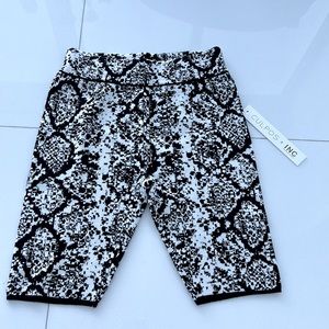 XX The Culpos leggings, pants short.